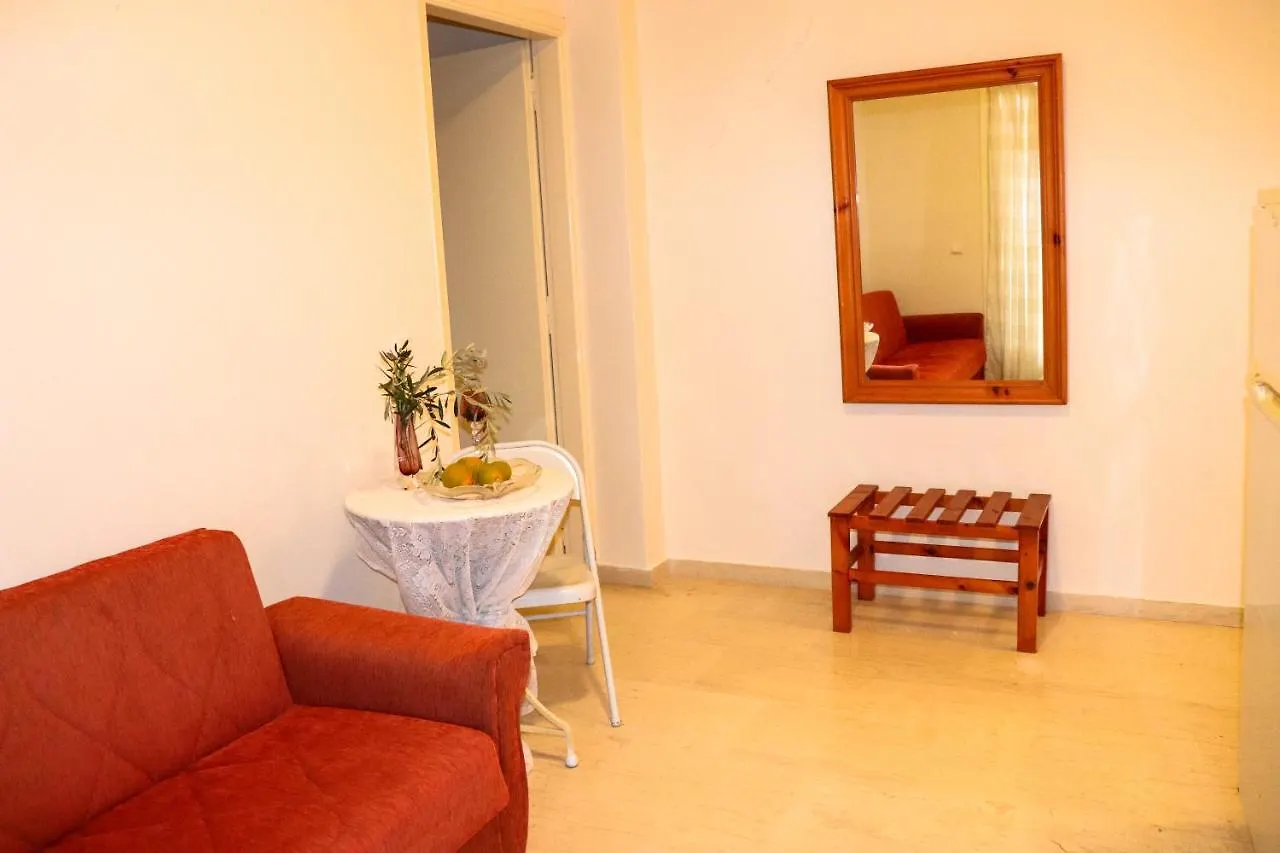 Orizontas Studios & Apartments Svoronata 2*,  Greece